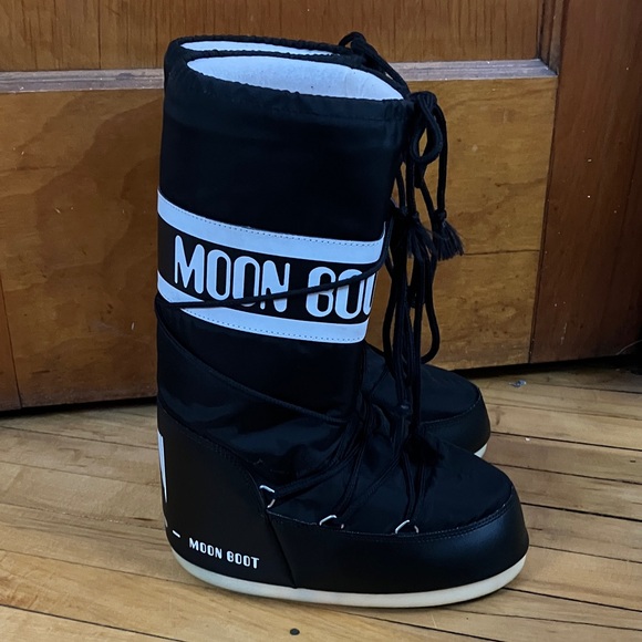 MOON BOOT Classic Black and White Snow Boots sz 7/8.5 - Picture 4 of 8